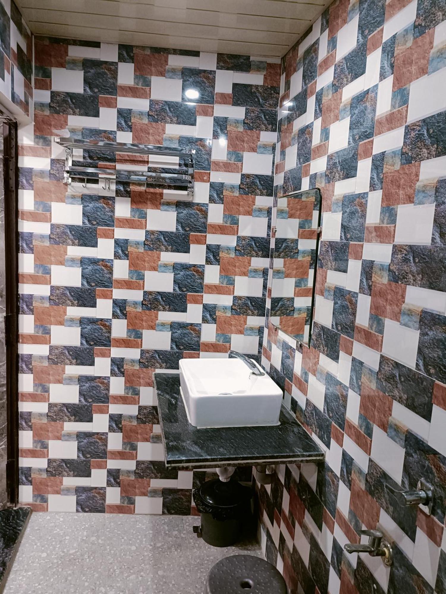 Hotel Royal Inn Satna Bilik gambar